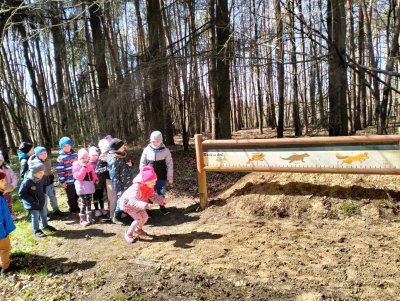 Mali turyści w Majdanie Ostrowskim